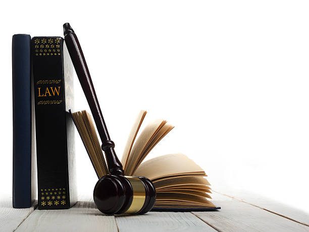 A judge 's gavel and law books on the table.